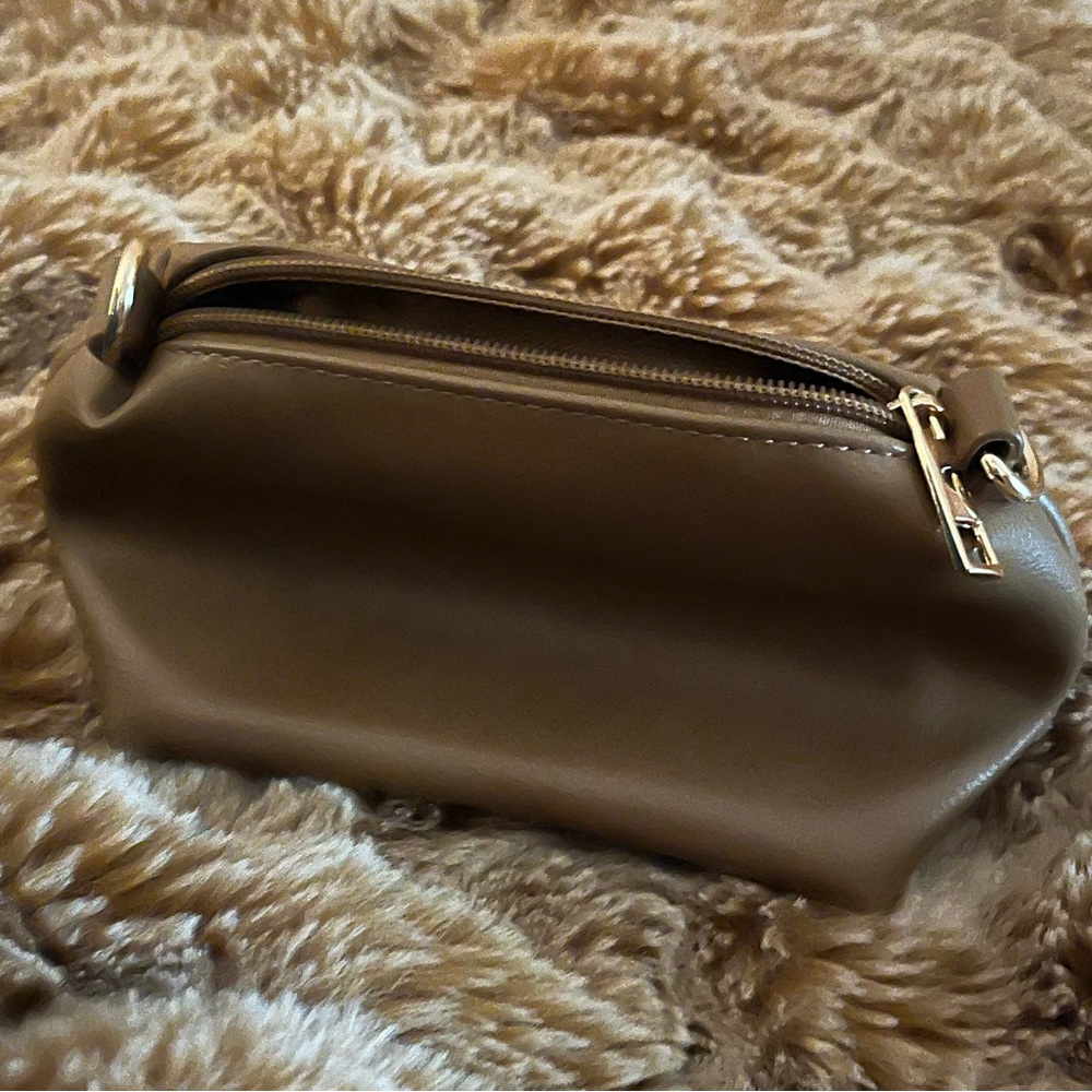 Elegant Brown Leather Handbag, purchased at Anthropologie, excellent condition! - Picture 8 of 10